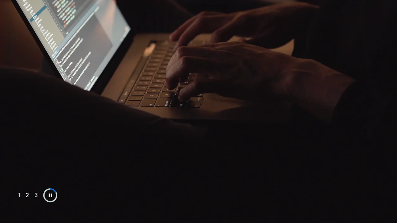Autoplay Slider with Pause Control (Swiper.js)